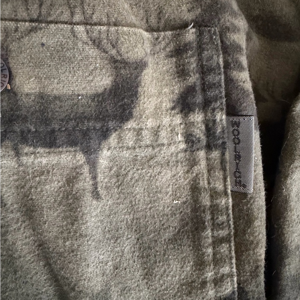 Woolrich Vintage Men’s Olive Whitetail Deer Button Down Shirt - Picture 7 of 8